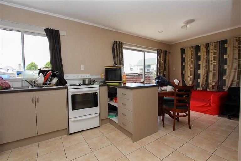 Photo of property in 8 Snead Place, Hamilton East, Hamilton, 3216