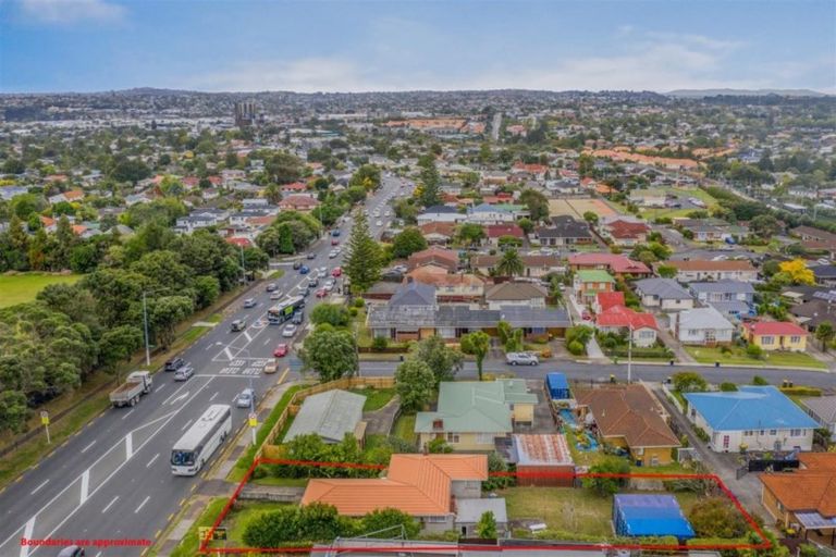 Photo of property in 3370 Great North Road, Glen Eden, Auckland, 0602