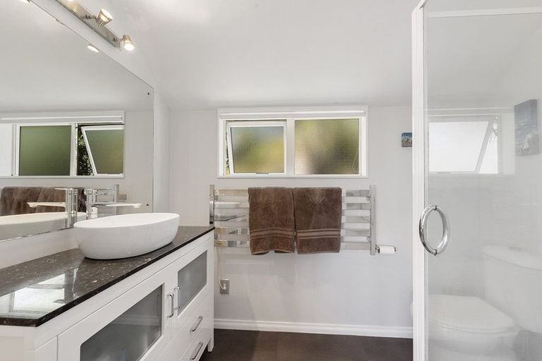 Photo of property in 20 Bluebird Crescent, Unsworth Heights, Auckland, 0632