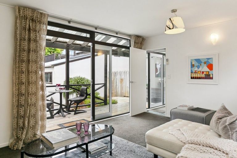 Photo of property in 90 Majoribanks Street, Mount Victoria, Wellington, 6011