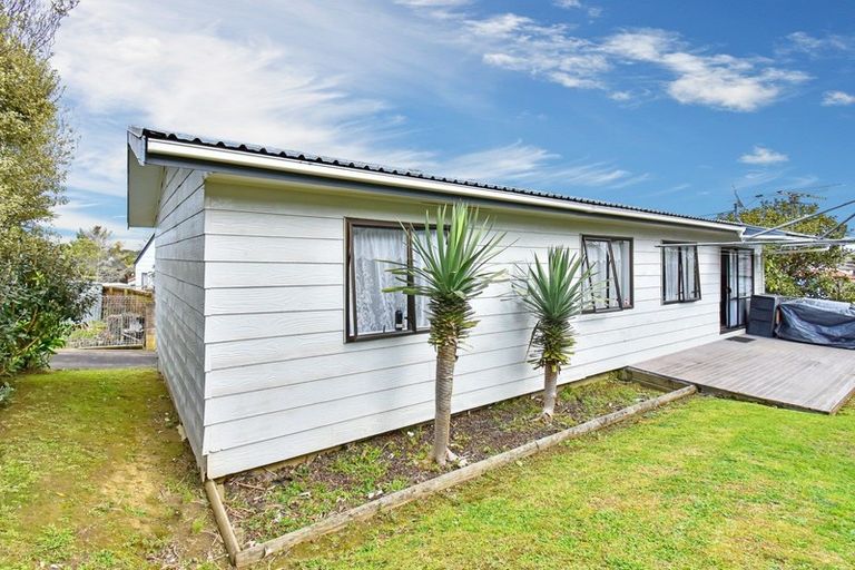Photo of property in 2/13 Everglade Drive, Goodwood Heights, Auckland, 2105