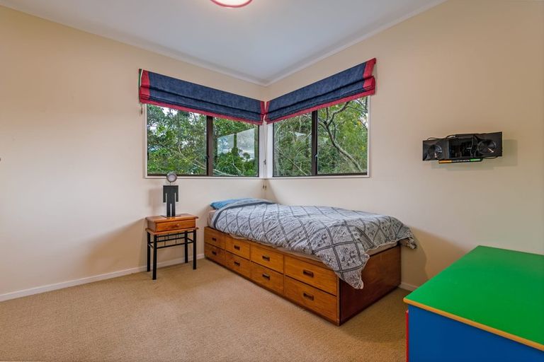 Photo of property in 32 Springdale Grove, Fitzherbert, Palmerston North, 4410
