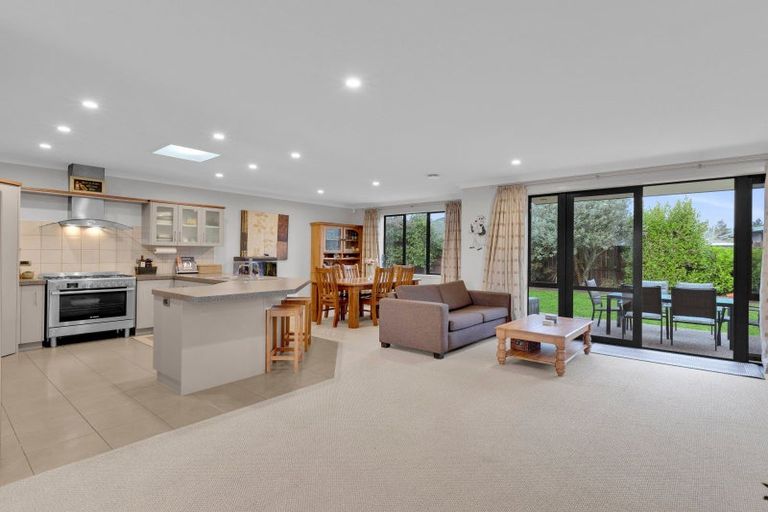 Photo of property in 18 Connor Court, Huntington, Hamilton, 3210