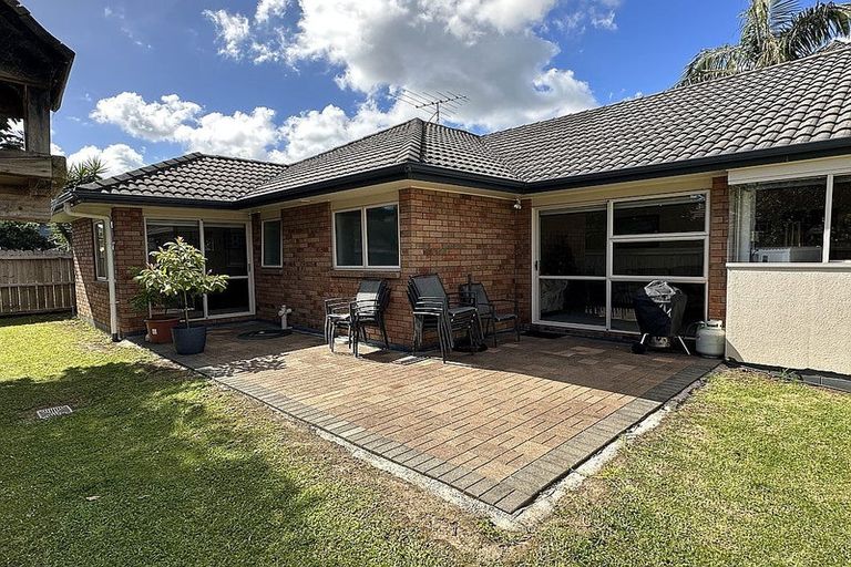 Photo of property in 9 Brosna Place, East Tamaki, Auckland, 2016