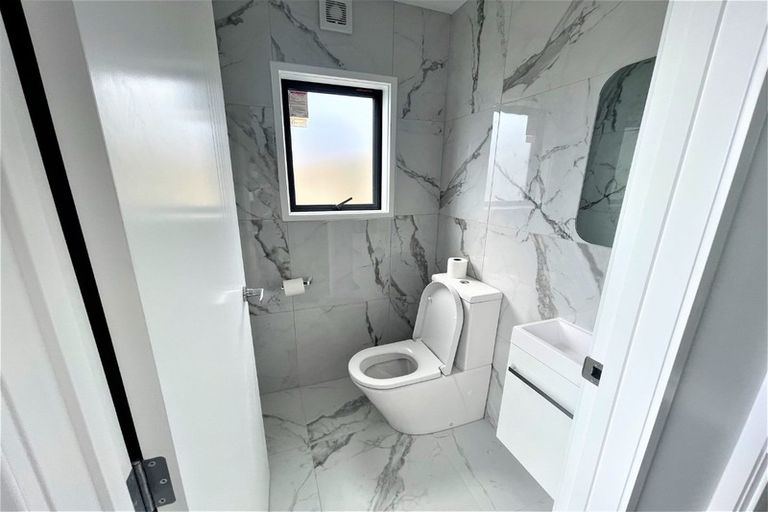 Photo of property in 14 Bonnard Place, West Harbour, Auckland, 0618