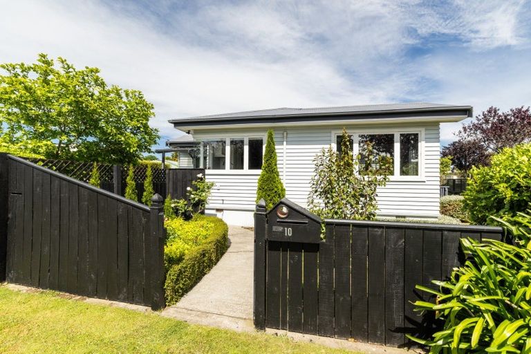 Photo of property in 10 Plassey Street, Havelock North, 4130