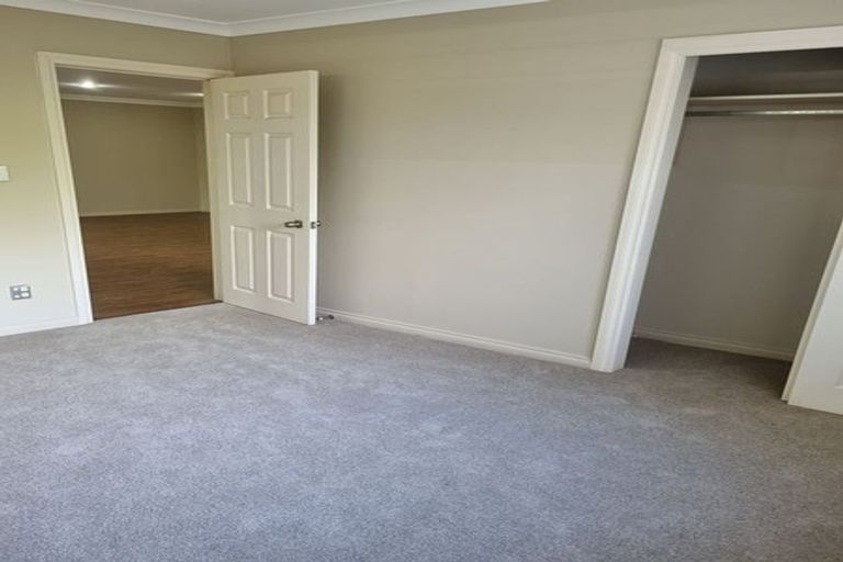 Photo of property in 7 Harrowglen Drive, Northcross, Auckland, 0632