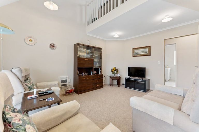 Photo of property in Rangeview Villas, 24/9 Fuller Close, Levin, 5510