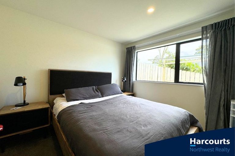 Photo of property in 10 Mahinga Place, Massey, Auckland, 0614