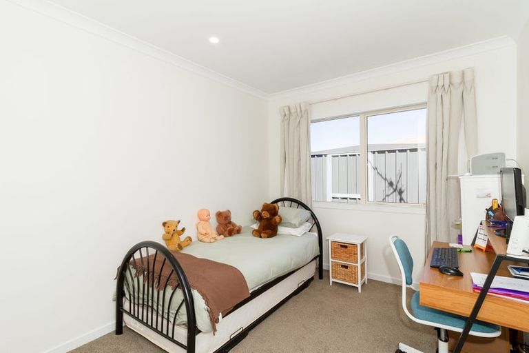 Photo of property in 12 Rotoiti Way, Poraiti, Napier, 4112