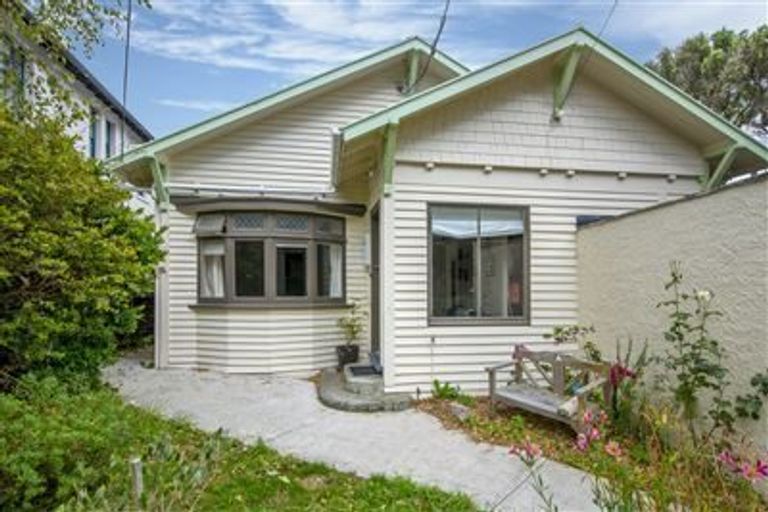 Photo of property in 16 Moana Road, Kelburn, Wellington, 6012