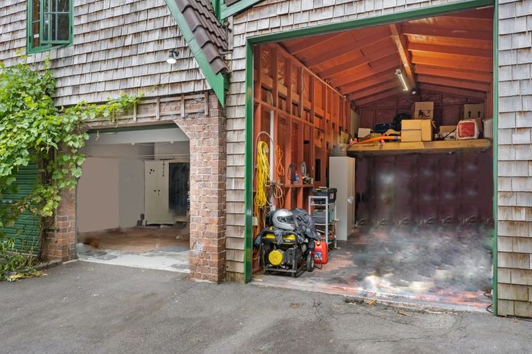 Photo of property in 31 Napuka Road, Henderson Valley, Auckland, 0612