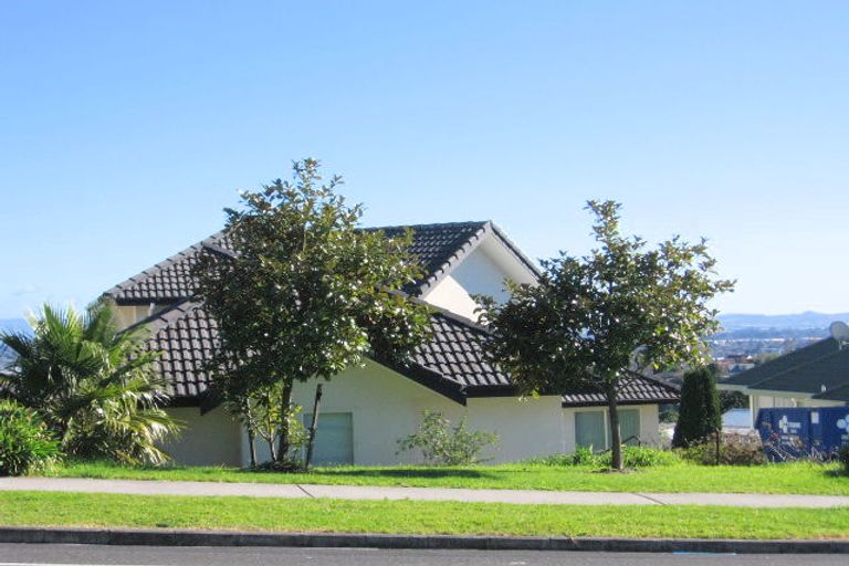 Photo of property in 63 Goodwood Drive, Goodwood Heights, Auckland, 2105