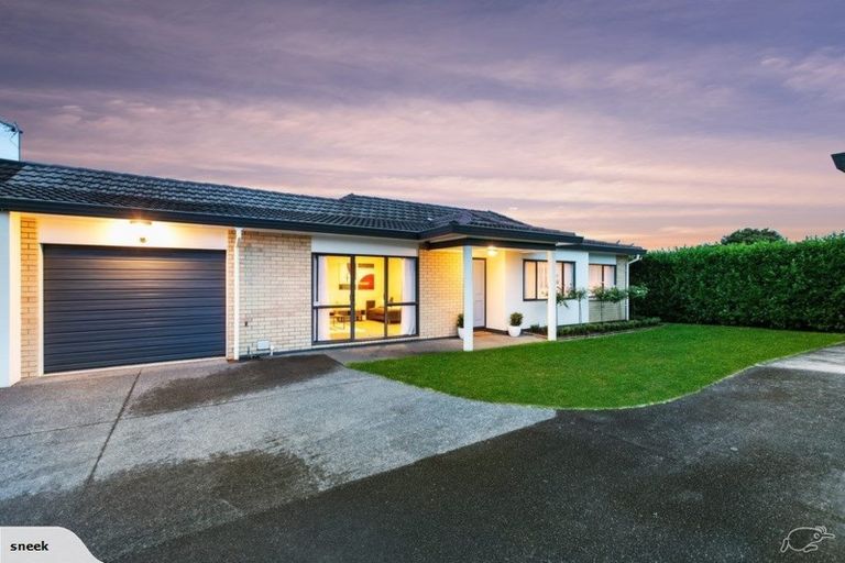 Photo of property in 2/15 Miro Road, Mangere Bridge, Auckland, 2022