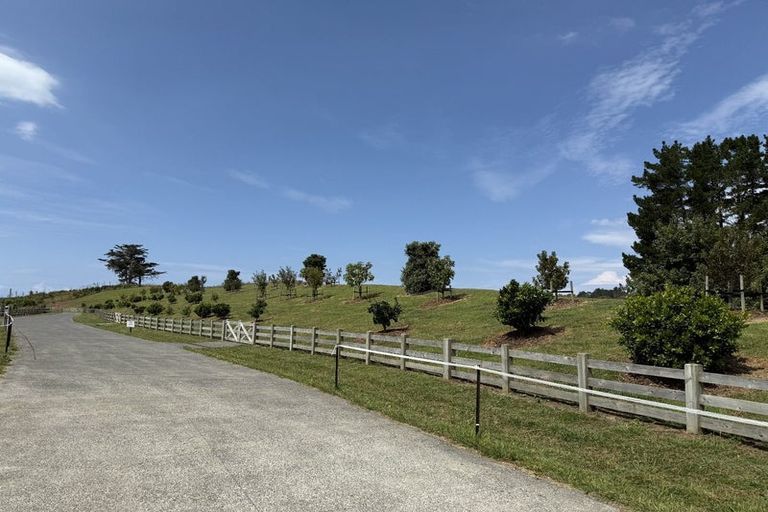 Photo of property in 5 Johnson Place, Stillwater, Silverdale, 0993