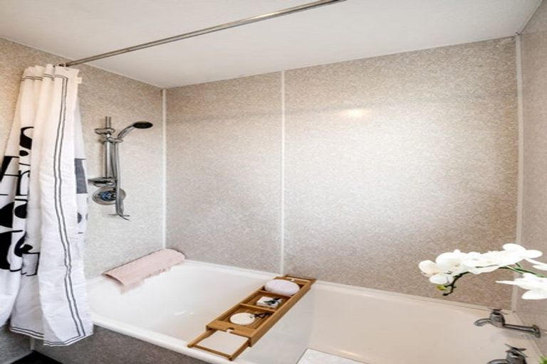 Photo of property in 1/18 Heaphy Place, Casebrook, Christchurch, 8051