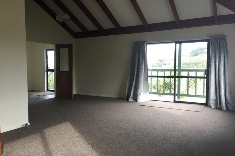 Photo of property in 10 Tullamore Way, Johnsonville, Wellington, 6037