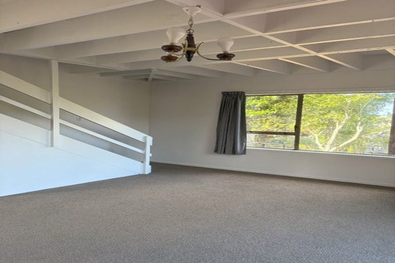 Photo of property in 2/48 Tree View Avenue, Glenfield, Auckland, 0629
