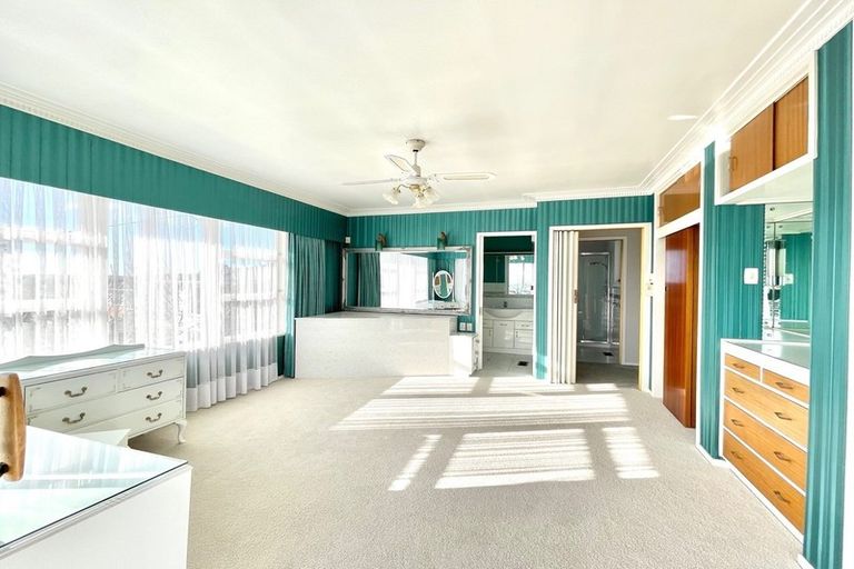 Photo of property in 11 Gilliam Street, New Lynn, Auckland, 0600