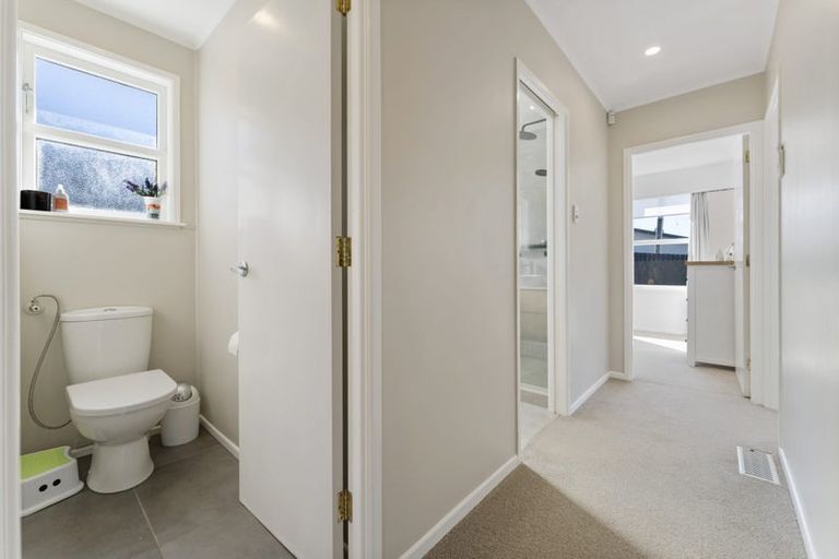 Photo of property in 21 Lowtherhurst Road, Massey, Auckland, 0614