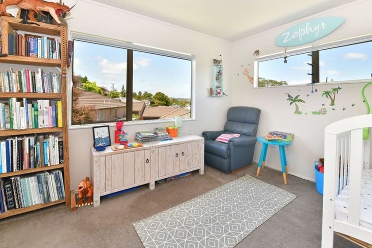 Photo of property in 2/18 Ellenbury Place, Stanmore Bay, Whangaparaoa, 0932