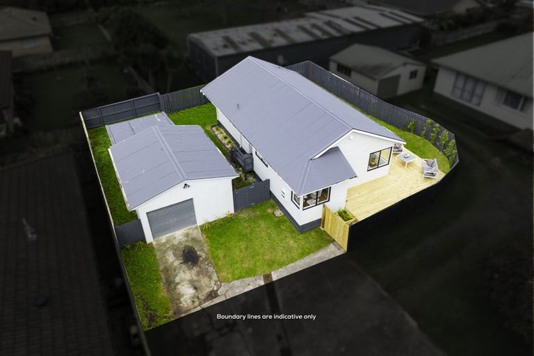 Photo of property in 2/7 Rewarewa Road, Te Atatu Peninsula, Auckland, 0610