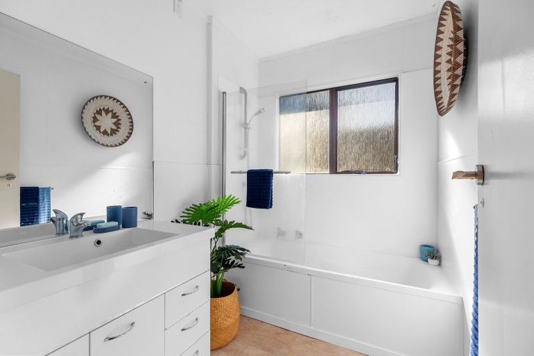 Photo of property in 14a Pokapu Place, Bethlehem, Tauranga, 3110