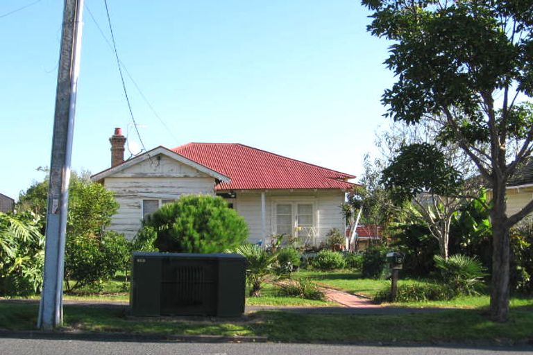 Photo of property in 2/19 Islington Avenue, New Lynn, Auckland, 0600