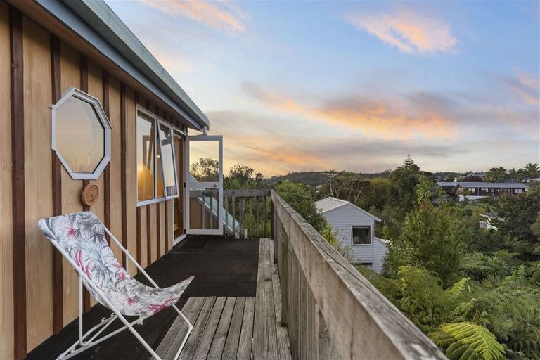 Photo of property in 1/51 Aeroview Drive, Beach Haven, Auckland, 0626