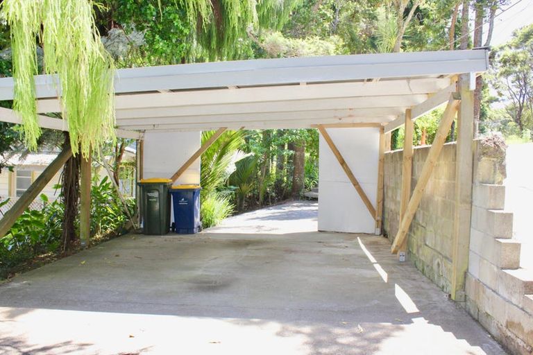 Photo of property in 233 Konini Road, Titirangi, Auckland, 0604