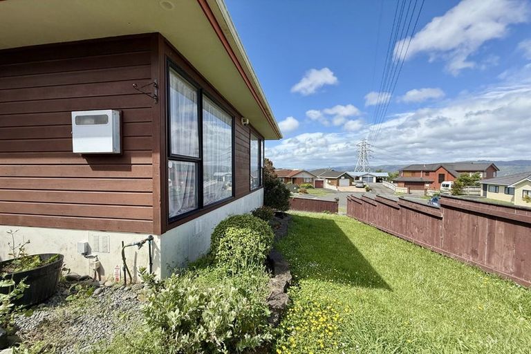 Photo of property in 2 Opurere Grove, Tirohanga, Lower Hutt, 5010