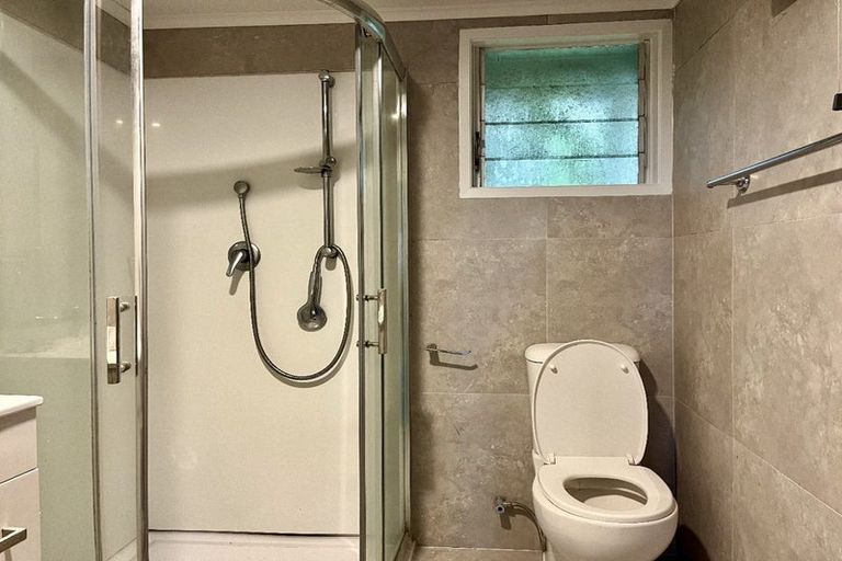 Photo of property in 11 Fordham Street, Beach Haven, Auckland, 0626