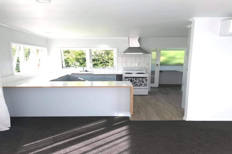 Photo of property in 1/5 Roberts Avenue, Bayswater, Auckland, 0622