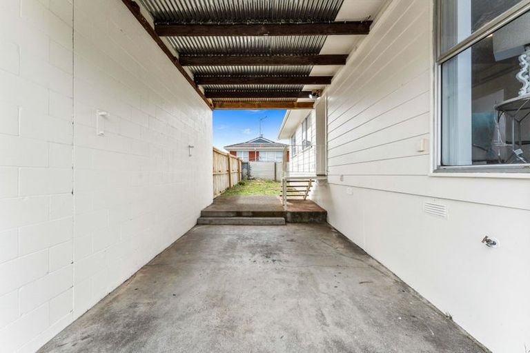Photo of property in 2/48 Archmillen Avenue, Pakuranga Heights, Auckland, 2010