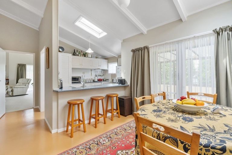 Photo of property in 10 Tirita Street, Kawaha Point, Rotorua, 3010