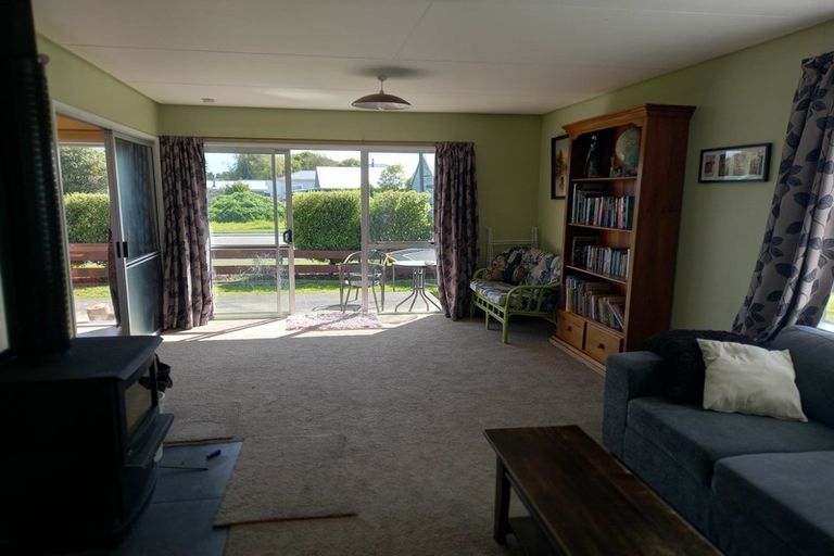Photo of property in 1 Grove Burn Road, Tuatapere, 9620