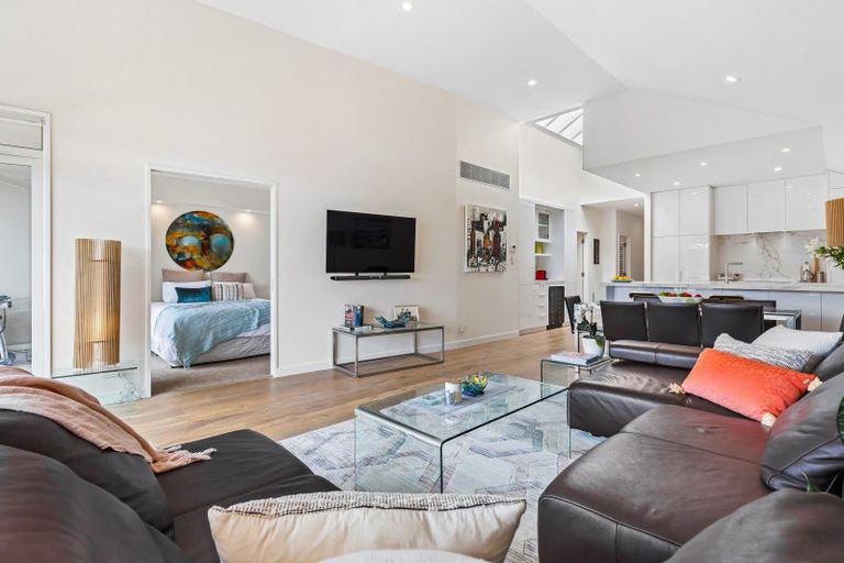 Photo of property in 2d/2 Queens Parade, Devonport, Auckland, 0624