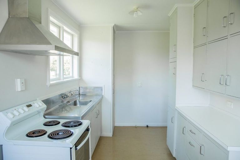 Photo of property in 33 Hillary Crescent, Belmont, Auckland, 0622