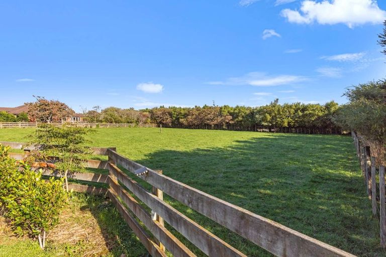 Photo of property in 468 Tararua Road, Levin, 5571