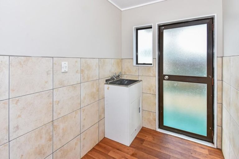 Photo of property in 1/3 Volta Place, Clendon Park, Auckland, 2103