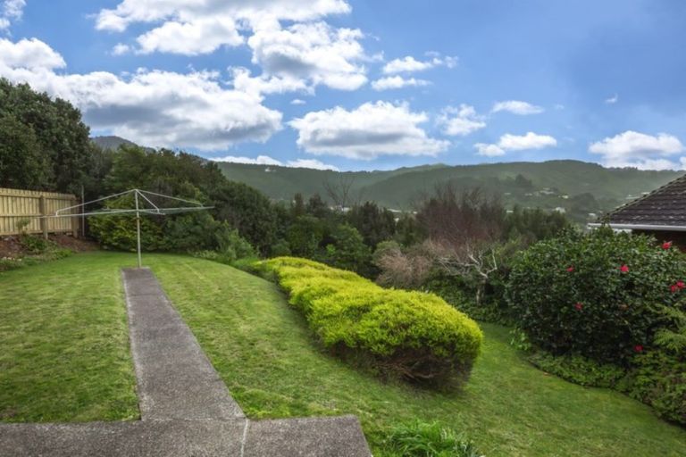 Photo of property in 39 Saint Johns Terrace, Tawa, Wellington, 5028
