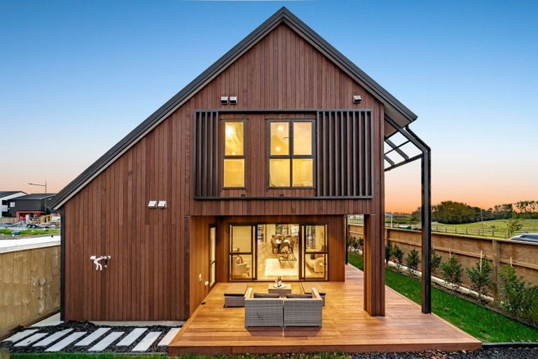 Photo of property in 1 Dorset Down Drive, Karaka, 2580