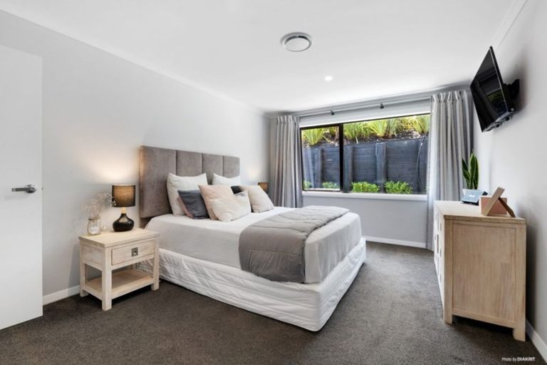 Photo of property in 16 Boocock Crescent, Orewa, 0931