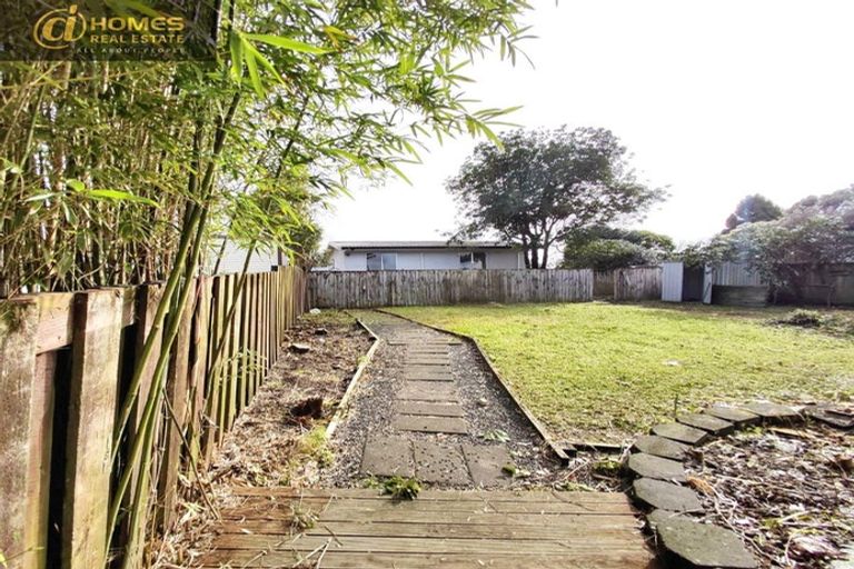 Photo of property in 40 Eyre Street, Henderson, Auckland, 0612