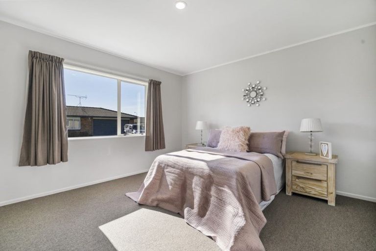 Photo of property in 15 Hocken Place, Mangere Bridge, Auckland, 2022