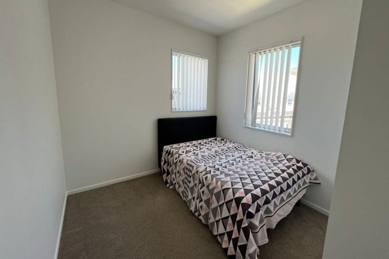 Photo of property in 10 Aeronautic Road, Takanini, 2112