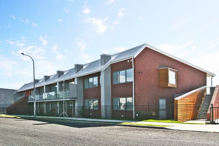 Photo of property in 12/26 Railway Street West, Papakura, 2110