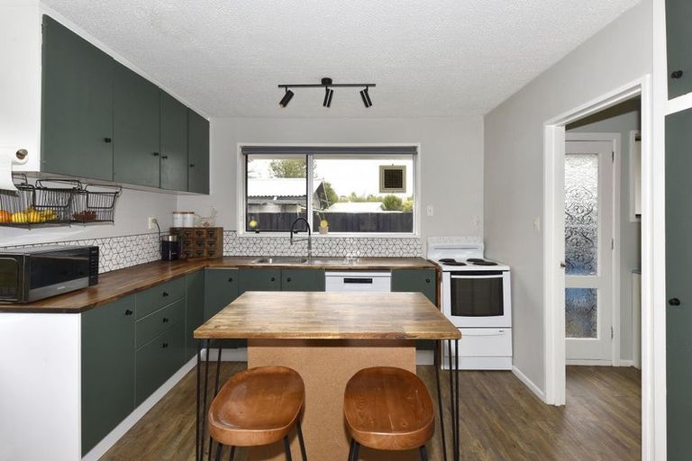 Photo of property in 2/50 Valecrest Avenue, Parklands, Christchurch, 8083