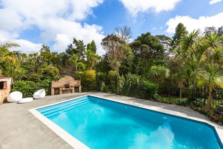 Photo of property in 2 Kelvin Crescent, Te Atatu Peninsula, Auckland, 0610