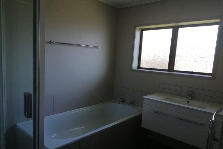 Photo of property in 2/7 Kathleen Place, Rainbow Point, Taupo, 3330